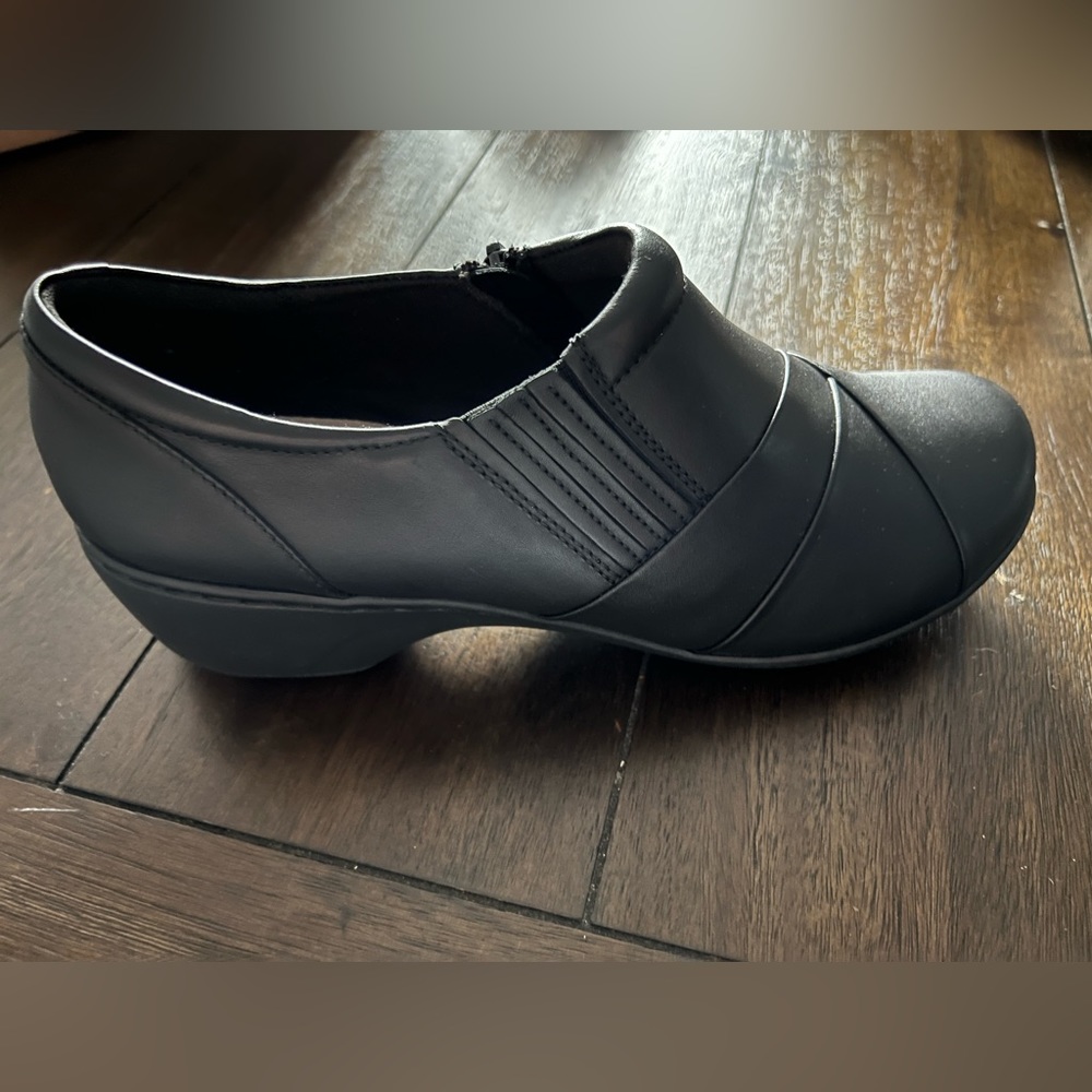 Clarks Channing Essa RIGHT shoe ONLY 8.5W for replacement, comfort, amputee.
